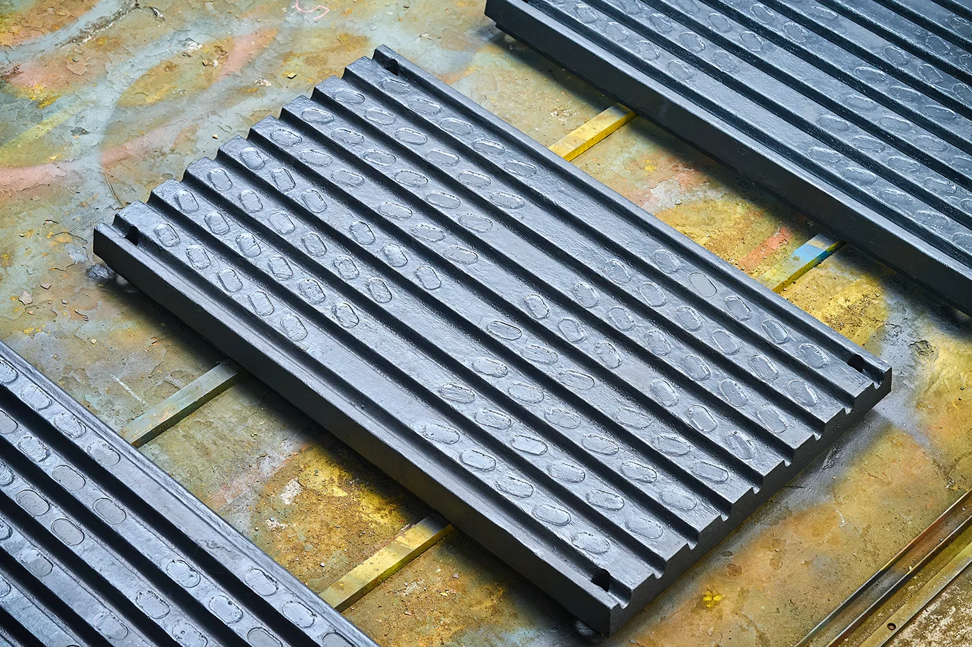 Jaw Plate with Alloy Inserts1